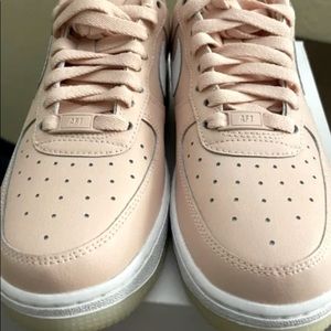 **RARE** CORAL PINK AIRFORCE 1’s sz9 NEW
